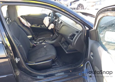 2012 Chrysler 200 Lx z USA, uszkodzony, nr VIN 1C3CCBAB0CN319152